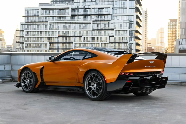 Mặc dù dựa trên Valour, Aston Martin đã tinh chỉnh động cơ V12 dung tích 5.2L tăng áp kép để đạt công suất 735 mã lực và mô-men xoắn 753 Nm, dù có cùng mô-men xoắn nhưng công suất tăng thêm 30 mã lực. Kết hợp với hộp số sàn 6 cấp (không có hộp số tự động) cùng hệ dẫn động bánh sau với các chế độ lái Sport, Sport+ và Track. 
