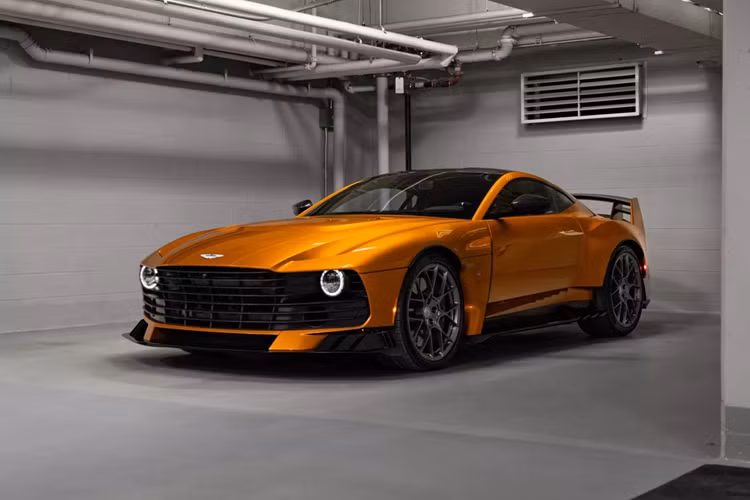 "Việc giao chiếc v duy nhất tại Canada là một vinh dự thực sự," Paul Cummings - Chủ tịch và Giám đốc điều hành của Grand Touring Automobiles, phát biểu, theo Newswire. "Chiếc xe này đại diện cho đỉnh cao của sự tinh thông kỹ thuật và tay nghề thủ công bespoke của Aston Martin"