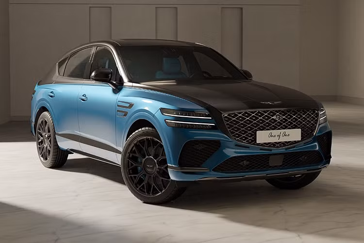 Mẫu xe đầu tiên nhận được sự chăm sóc One of One là Genesis G90 trục cơ sở dài, tiếp theo là GV80 và GV80 Coupe. Tuy nhiên, trang web chính thức cho biết toàn bộ dòng xe Genesis đều có thể sử dụng dịch vụ nâng cấp cá nhân hóa trong tương lai.