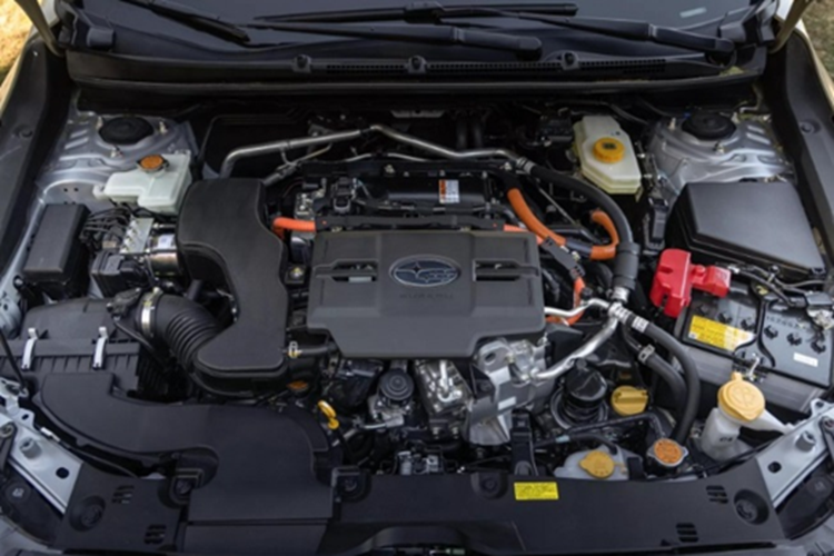 Mẫu xe SUV Subaru Crosstrek hybrid 2026 được trang bị cụm pin lithium-ion nhỏ 1,1 kWh đi cùng hệ dẫn động 4 bánh đối xứng và hộp số CVT.