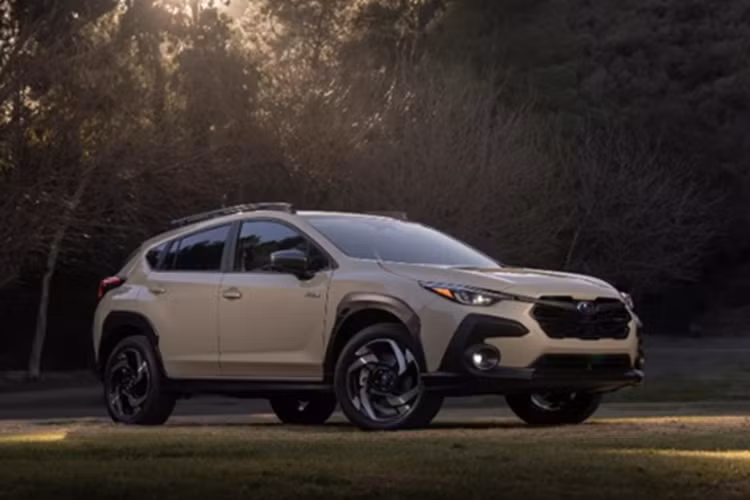 Cung cấp sức mạnh cho Subaru Crosstrek hybrid 2026 mới là hệ truyền động hybrid với sự kết hợp của động cơ boxer 2.5L 4 xy-lanh hút gió tự nhiên mới và mô tơ điện cho tổng công suất 194 mã lực và mô-men xoắn 208 Nm.