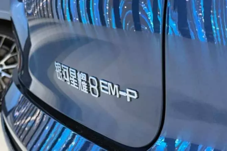 Hình ảnh nội thất vẫn chưa được tiết lộ vào thời điểm này. Chúng ta có thể mong đợi buồng lái sẽ đi kèm với hệ thống buồng lái thông minh Flyme Auto, được cung cấp năng lượng bởi chip Qualcomm Snapdragon 8155. Hiện mức giá xe Geely Galaxy Starshine 8 2025 chưa công bố.