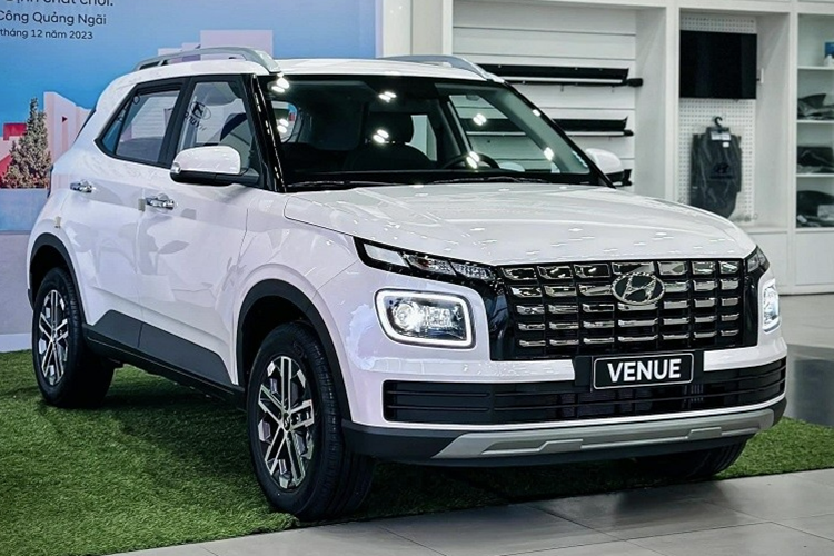 Trước đây, những tính năng an toàn chủ động ADAS này chỉ là trang bị tùy chọn của bản Premium. Có thể thấy rằng Hyundai Venue 2025 dành cho thị trường Hàn Quốc sở hữu trang bị hiện đại hơn xe đang bán tại Việt Nam. Mẫu SUV hạng A này ở Việt Nam không có các tính năng an toàn chủ động ADAS.