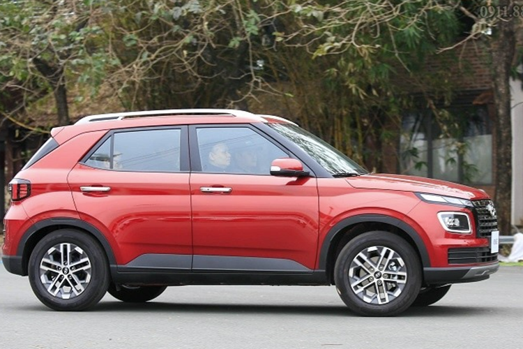 Tại thị trường Hàn Quốc, mức giá xe Hyundai Venue 2025 cho 3 bản trang bị là Smart, Premium và Flux bán ra dao động từ 19,26 - 23,86 triệu Won (khoảng 359 - 444 triệu đồng).