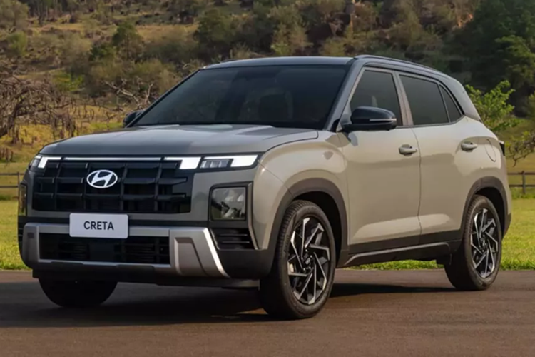 Trong khi đó, Hyundai Venue tại Việt Nam được trang bị động cơ xăng 3 xi-lanh thẳng hàng, tăng áp, dung tích 1.0L, cho công suất tối đa 120 mã lực và mô-men xoắn cực đại 172 Nm. Động cơ kết hợp với hộp số tự động ly hợp kép 7 cấp và hệ dẫn động cầu trước.