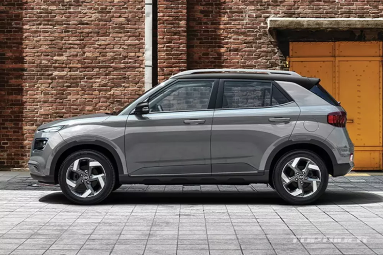 Theo đó, Hyundai Venue 2025 bản Smart sở hữu những trang bị tiêu chuẩn như vô lăng bọc da, tích hợp sưởi, cần số bọc da, điều hòa tự động, khởi động bằng nút bấm, chìa khóa thông minh, khởi động máy từ xa bằng chìa khóa thông minh, màn hình thông tin giải trí 8 inch, ghế trước có tính năng sưởi và hệ thống hỗ trợ giữ làn đường.