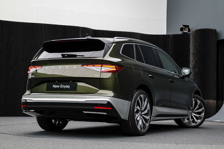 Vào hồi tháng 10/2024, Skoda Enyaq phiên bản cũ từng được giới thiệu tại triển lãm VMS ở Việt Nam và nhận được khá nhiều sự quan tâm của người dùng. Dự kiến, trong thời gian tới xe sẽ được lắp ráp tại Việt Nam, nhiều khả năng sẽ là phiên bản mới nhất.
