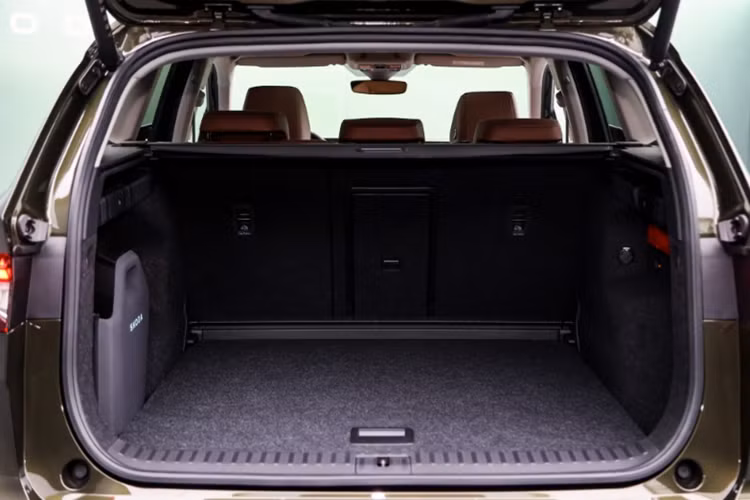 Skoda Enyaq 2025 thế hệ mới có khả năng di chuyển tối đa 578 km, thậm chí phiên bản Coupe còn đạt 587 km.