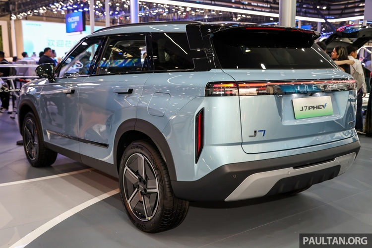 Theo một số tư vấn bán hàng, Jaecoo J7 PHEV sẽ ra mắt vào ngày 15/1 tới đây với mức giá tạm tính khoảng 1 tỷ đồng.