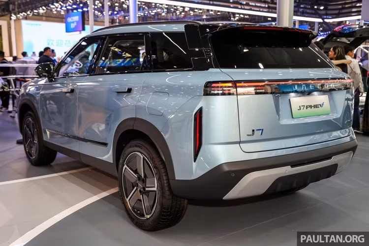 Theo một số tư vấn bán hàng, Jaecoo J7 PHEV sẽ ra mắt vào ngày 15/1 tới đây với mức giá tạm tính khoảng 1 tỷ đồng.