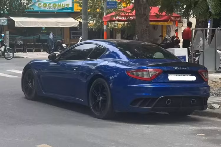 Chiếc xe này cũng từng rất nổi tiếng khi thuộc sở hữu của đại gia Minh Nhựa, sau đó bán qua nhiều chủ, và từng bị công an thu giữ do liên quan đến đường dây cá độ quy mô lớn do Nguyễn Văn Bình (36 tuổi, quê Bắc Giang) cầm đầu.