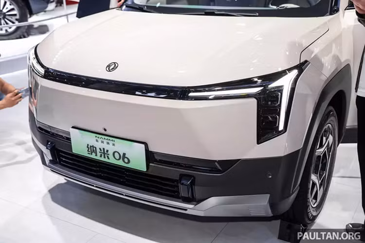 Mẫu xe đầu tiên của thương hiệu này là Nammi 01 vốn hiện đang được bán tại thị trường Việt Nam với tên gọi Dongfeng Box. Được phát triển dựa trên cơ sở gầm bệ Quantum Architecture Platform 3, Nammi 06 tại Trung Quốc có kích thước dài x rộng x cao lần lượt 4.306 x 1.868 x 1.645 mm và chiều dài cơ sở 2.715 mm.