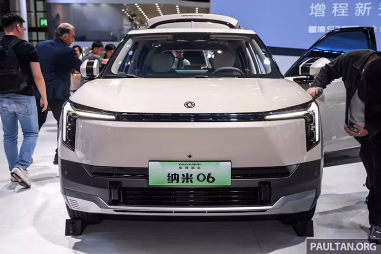 Như vậy, xe lớn hơn người anh em Dongfeng Box và tương đương với BYD Atto 2. Thiết kế của Nammi 06 mang phong cách giống xe Kia.