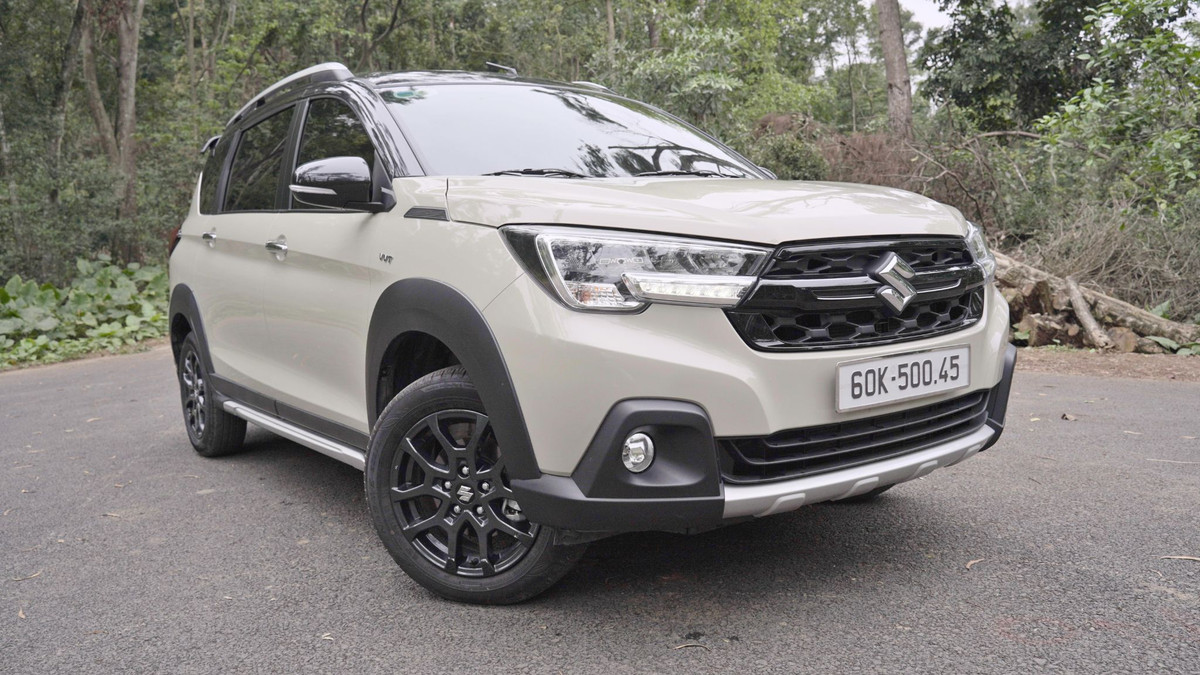 Suzuki XL7 Hybrid tu 599 trieu, xe 7 cho ly tuong cho gia dinh?