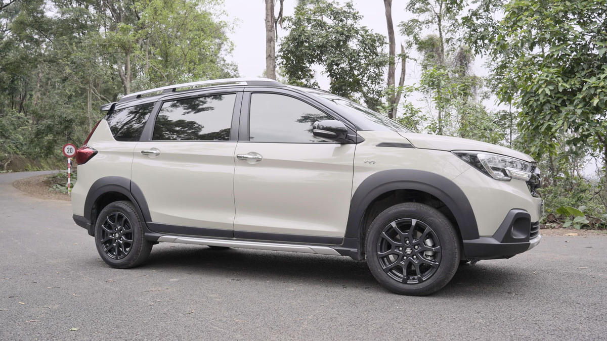 Suzuki XL7 Hybrid tu 599 trieu, xe 7 cho ly tuong cho gia dinh?-Hinh-3