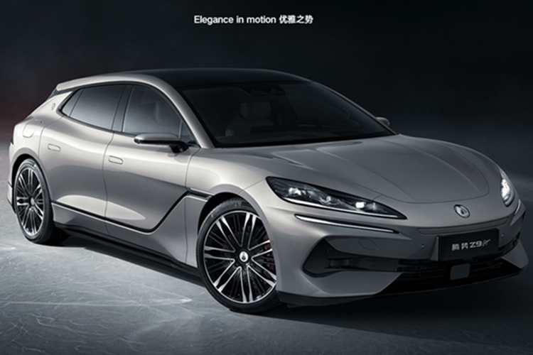 Trước đó, Denza Z9 GT 2025 mới cũng đã lập kỷ lục khi nhận được tới hơn 5.000 đơn đặt hàng chỉ trong vòng 36 giờ sau khi ra mắt. Denza Z9 GT có chiều dài 5.180 mm, chiều rộng 1.990 mm và chiều cao 1.500/1.480 mm, chiều dài cơ sở đạt 3.125 mm.