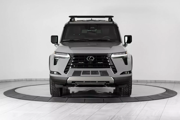 Nhằm giúp người dùng thoát hiểm nhanh chóng, Inkas Lexus GX550 chống đạn được trang bị bộ mâm xe 20 inch bọc trong lốp run-flat mới. Ngoài việc bọc thép cho các tấm thân xe và kính, Inkas đã lắp đặt các tấm chắn cửa chống đạn để ngăn đạn xuyên qua các khe cửa.