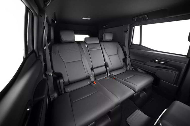 Không có nâng cấp nào được thực hiện đối với hệ thống truyền động của GX và xe vẫn giữ nguyên động cơ V6 tăng áp kép 3,4 lít tiêu chuẩn sản sinh công suất 349 mã lực và mô-men xoắn 650 Nm.