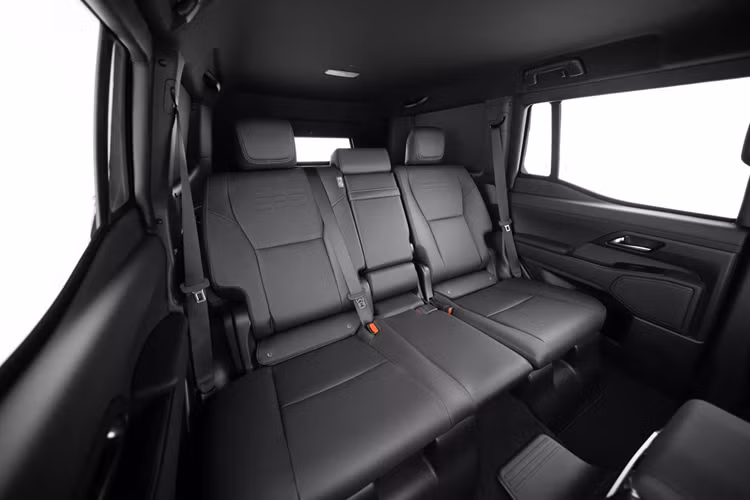 Không có nâng cấp nào được thực hiện đối với hệ thống truyền động của GX và xe vẫn giữ nguyên động cơ V6 tăng áp kép 3,4 lít tiêu chuẩn sản sinh công suất 349 mã lực và mô-men xoắn 650 Nm.