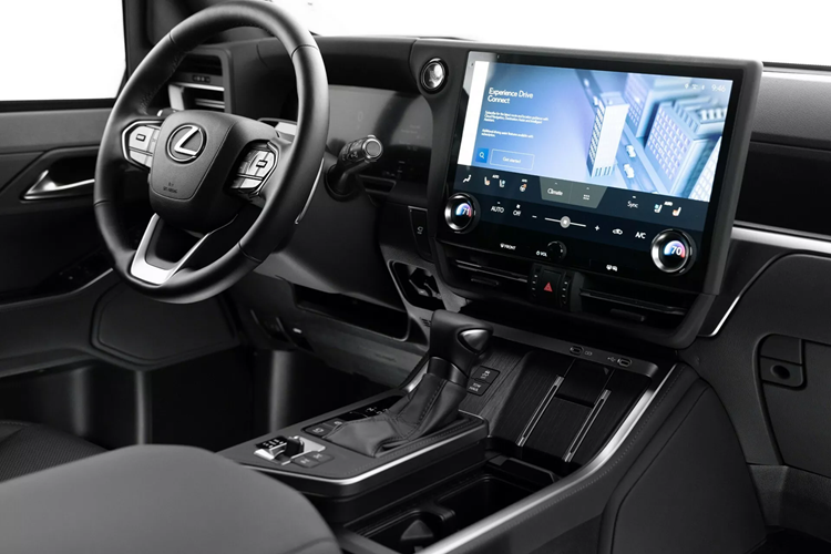 Inkas cũng tiến hành gia cố bản lề cửa, nâng cấp hệ thống treo và cung cấp nhiều tùy chọn. Xe còn được trang bị hệ thống chữa cháy khoang động cơ, cửa thoát hiểm trên nóc, CCTV, camera quan sát ban đêm, đèn nháy, hệ thống lọc oxy, cản xe được gia cố và hệ thống còi báo động/PA có hệ thống liên lạc nội bộ.