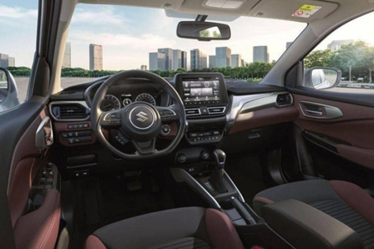 Không rõ ra mắt Indonesia xe được trang bị động cơ gì nhưng tại Ấn Độ, Suzuki Fronx có 2 tùy chọn động cơ. Thứ nhất là máy xăng 1.2L 4 xy-lanh cho công suất 90 mã lực và mô men xoắn 113Nm. Động cơ đi kèm hộp số sàn 5 cấp hoặc hộp số tự động AGS.