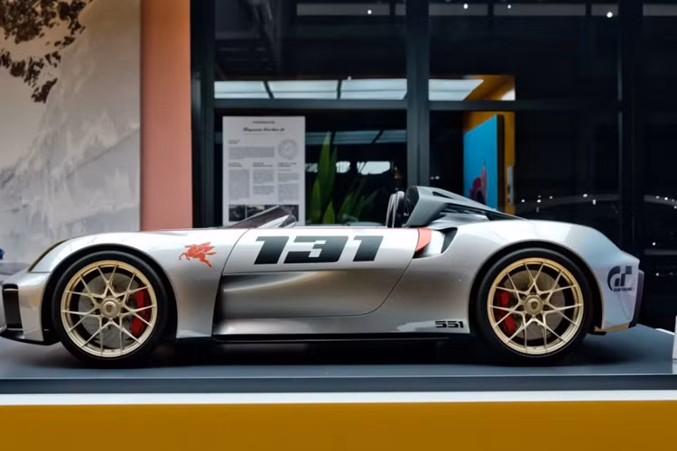 Chiếc xe này cũng được thu nhỏ với kích thước 1:3. Tuy không được đưa vào sản xuất, ngôn ngữ thiết kế của chiếc xe cũng được áp dụng trên chiếc 718 Boxster/Cayman cũng như các phiên bản thuần điện trong tương lai.