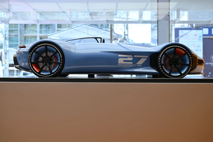 Porsche Vision GT Spyder là phiên bản mui trần của mẫu xe đua viễn tưởng Porsche Vision Gran Turismo. Cả 2 đều đã góp mặt trong tựa game đình đám "Gran Turismo".