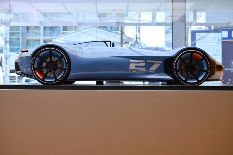 Porsche Vision GT Spyder là phiên bản mui trần của mẫu xe đua viễn tưởng Porsche Vision Gran Turismo. Cả 2 đều đã góp mặt trong tựa game đình đám "Gran Turismo".