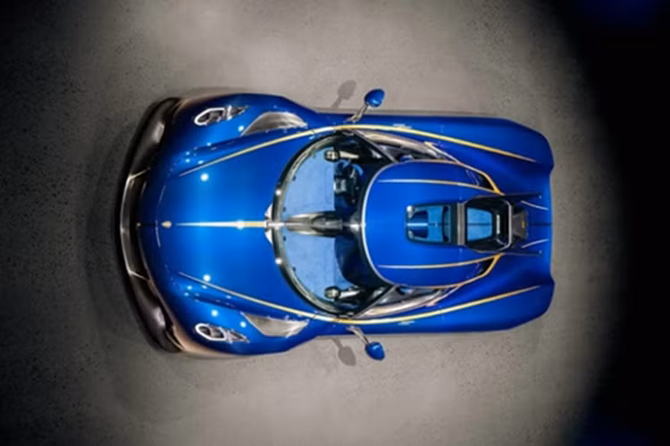 Koenigsegg cho biết, hãng đã dành 3.000 giờ để phân tích khí động học và thêm 5.000 giờ cho thiết kế và kỹ thuật để phát triển phiên bản Absolut, đây là minh chứng cho sự đầu tư nghiêm túc nhằm tạo nên một siêu phẩm đích thực.