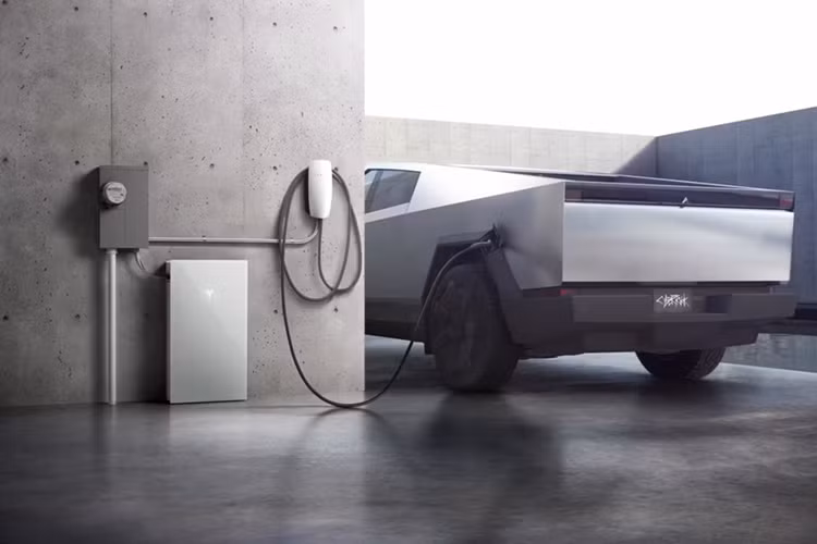 Xe vẫn có khả năng sạc nhanh Supercharging 325 kW, cho phép bổ sung 237 km chỉ với 15 phút. Với một chu kỳ sạc, mẫu xe điện này có thể di chuyển tối đa 583 km, tốt nhất trong ba phiên bản.