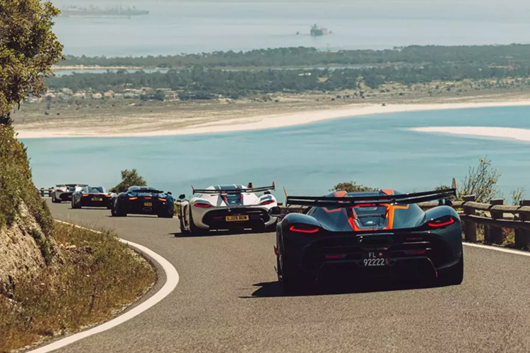 Còn con số 50 mang ý nghĩa mừng sinh nhật tuổi 50 của Christian von Koenigsegg, nhà sáng lập hãng xe Koenigsegg. Bên cạnh đó, 50 cũng là số xe Koenigsegg CC850 được sản xuất trên toàn thế giới.