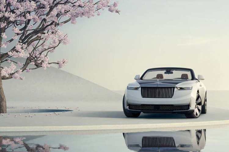 Phần lớn thân xe được sơn màu trắng trơn pha với các hạt nhôm và thủy tinh mịn. Khu vực bên dưới lại được ốp sợi carbon nhưng sơn màu bạc. Đây là chiếc Rolls-Royce Droptail đầu tiên có những chi tiết ốp sợi carbon sơn màu bạc như thế này.