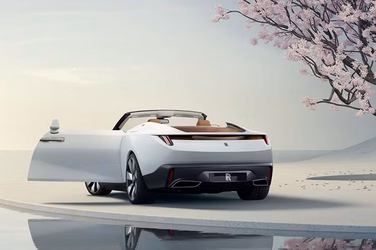 Động cơ tạo ra công suất tối 593 mã lực và mô-men xoắn cực đại 840 Nm. Nhờ đó, xe có thể tăng tốc từ 0-100 km/h trong thời gian dưới 5 giây và đạt vận tốc tối đa 250 km/h.