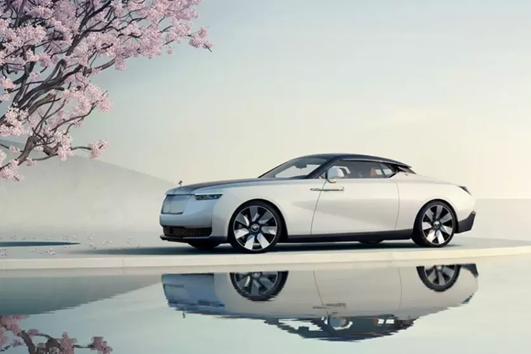 Mãi đến nay, hình ảnh Rolls-Royce Arcadia Droptail về Singapore đã được chia sẻ, nếu tạo điều kiện cho chiếc xe này lăn bánh, chủ nhân phải tốn thêm 1 khoản tiền gấp 3 lần giá khởi điểm 30 triệu USD của xe, nên nhiều khả năng nó sẽ được trưng bày ở trong garage của anh, 1 bộ sưu tập ước tính hơn 1.000 ôtô, rất nhiều trong đó là các siêu xe, hypercar, xe đua và siêu phẩm triệu USD như Rolls-Royce Arcadia Droptail.