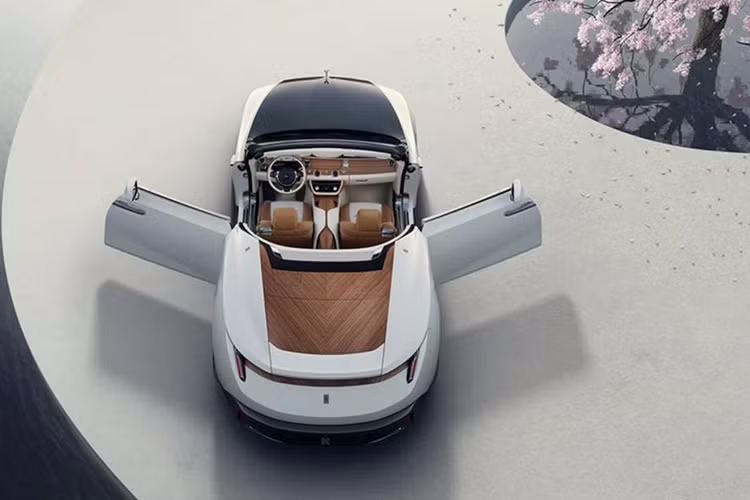 Tuy nhiên, Rolls Royce Arcadia Droptail vẫn được trang bị động cơ xăng V12, tăng áp kép, dung tích 6.75L quen thuộc.