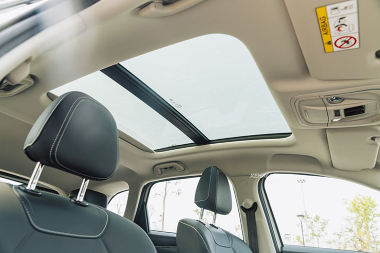 Bản Ultra sẽ có thêm chế độ làm mát ghế, màn hình HUD, sạc không dây, lọc không khí, 4 kính lên xuống một chạm và cửa sổ trời toàn cảnh.