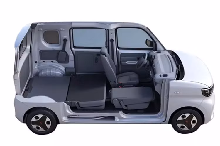 Sức chứa cốp xe của Wuling Zhiguang EV đạt 527 lít. Khi hàng ghế sau gập lại, không gian cốp xe tăng lên 1.117 lít. Đây là một con số tuyệt vời đối với một chiếc xe có chiều dài 3,6 mét.