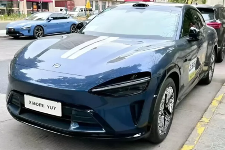 Chiếc SUV Xiaomi YU7 2025 mới đã được nhìn thấy trên đường thử nghiệm ở Quảng Tây, Trung Quốc. Những bức ảnh chụp lén mới cung cấp cái nhìn chi tiết về chiếc SUV điện đầu tiên của Xiaomi.