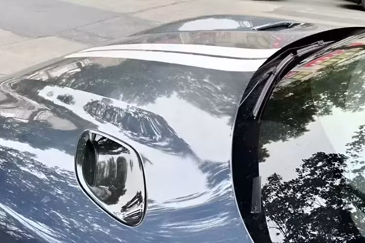 Dự kiến ra mắt vào tháng 6/2025, YU7 được định vị để cạnh tranh với Tesla Model Y. Mức giá xe Xiaomi YU7 2025 khởi điểm dự kiến khoảng 250.000 nhân dân tệ (khoảng 34.200 USD).