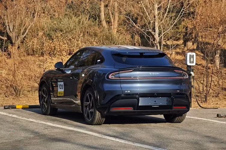 Ban đầu có tin đồn sẽ ra mắt vào tháng 3/2025, nhưng thời điểm ra mắt Xiaomi YU7 2025 đã bị trì hoãn đến giữa năm 2025 để phù hợp với việc mở rộng nhà máy của Xiaomi. Cạnh tranh trực tiếp với Tesla Model Y, Zeekr 7X và Avatr 07, YU7 kết hợp hiệu suất, công nghệ và giá cả phải chăng.