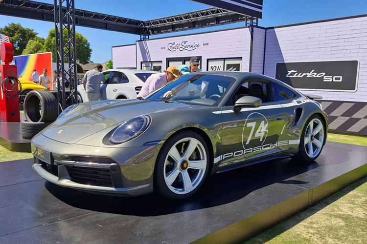 Ra mắt tại Monterey Car Week 2024, Porsche 911 Turbo 50 Years kỷ niệm 50 năm ra đời biến thể hiệu năng cao 911 Turbo kể từ dòng 911 thế hệ thứ 2, còn được biết đến là 930.