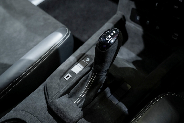 "Trái tim" của Dragon Max là động cơ MaxForce 4 xi-lanh, tăng áp, dung tích 2.2L mới của hãng Isuzu. Đây là loại động cơ đã được trang bị trên Isuzu D-Max và mu-X mới. Động cơ này đã được tinh chỉnh để sản sinh công suất tối đa 217 mã lực và mô-men xoắn cực đại 550 Nm.