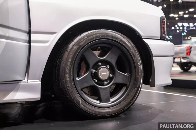 Ra mắt lần đầu vào năm 1988, TFR tiếp tục tồn tại đến năm 2002 trước khi được thay thế bởi Isuzu D-Max thế hệ đầu tiên. Trên thị trường toàn cầu, mẫu xe bán tải này có nhiều tên gọi khác nhau, tùy thuộc vào khu vực, như Faster, Rodeo, Pickup hay Invader. Xe cũng từng được bán dưới các thương hiệu như Honda, Opel, Vauxhall, Holden, và Chevrolet.