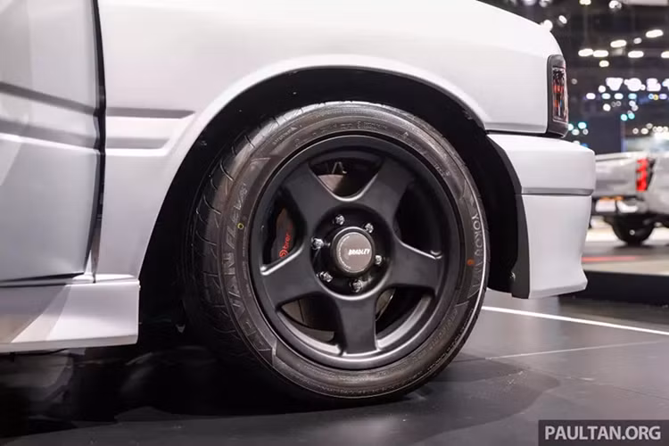 Ra mắt lần đầu vào năm 1988, TFR tiếp tục tồn tại đến năm 2002 trước khi được thay thế bởi Isuzu D-Max thế hệ đầu tiên. Trên thị trường toàn cầu, mẫu xe bán tải này có nhiều tên gọi khác nhau, tùy thuộc vào khu vực, như Faster, Rodeo, Pickup hay Invader. Xe cũng từng được bán dưới các thương hiệu như Honda, Opel, Vauxhall, Holden, và Chevrolet.