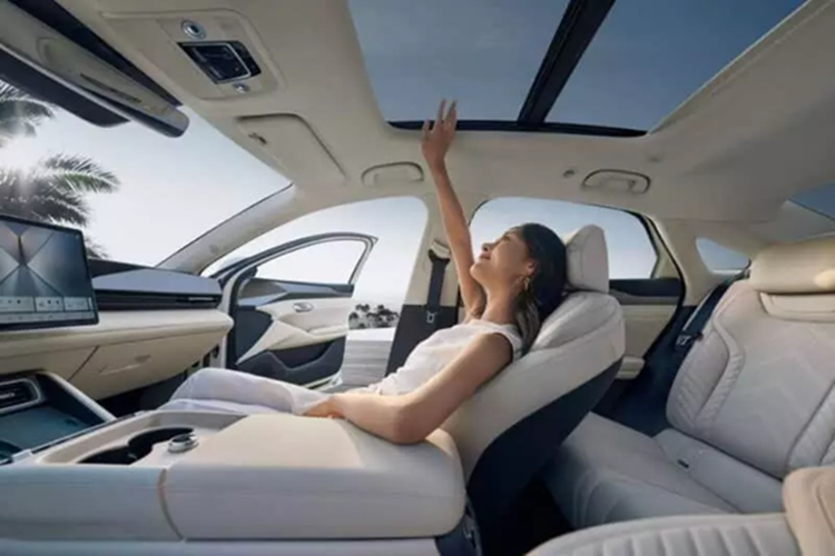 Thời gian tăng tốc từ 0 - 50 km/h lần lượt là 4,1 và 3,1 giây.