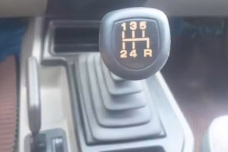 XJ được cho là đã tạo ra đối thủ cạnh tranh, vì các nhà sản xuất ô tô khác nhận thấy thiết kế này làm giảm doanh số bán hàng của những chiếc xe thông thường, thay thế vai trò của xe wagon và chuyển đổi loại xe "từ xe tải thành xe limousine trong mắt vô số chủ sở hữu xe ở vùng ngoại ô".