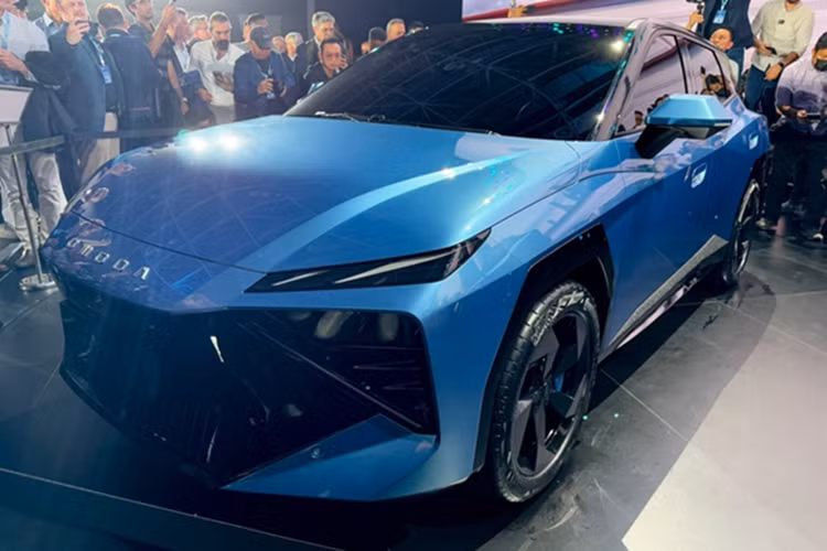 Hãng xe Chery tuyên bố Omoda C3 2025 mới lấy cảm hứng từ “tàu vũ trụ”, giúp kiểu dáng và thiết kế bên ngoài góc cạnh với những đường cắt xẻ sắc nét. Tuy nhiên điều này không tránh khỏi những nghi ngờ từ các chuyên gia khi có nhiều chi tiết tạo liên tưởng đến dòng siêu xe Lamborghini Urus.