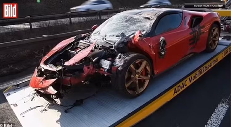 Lai thu Ferrari SF90 Stradale, nam khach hang gap tai nan nat dau