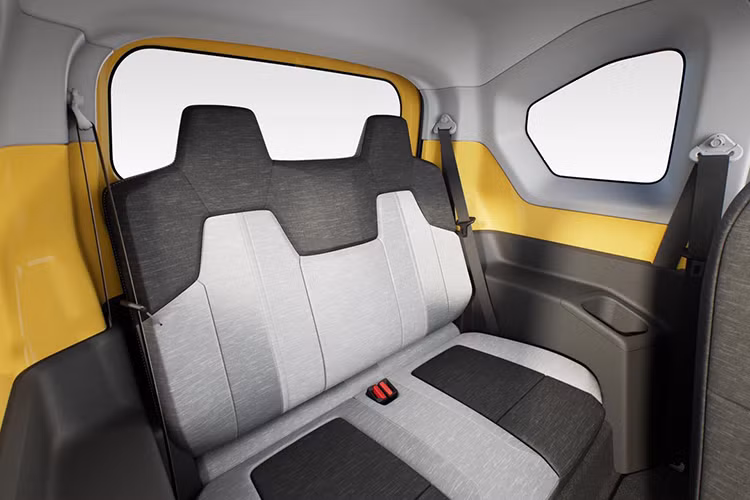 VinFast VF3 được trang bị pin lithium-ion với dung lượng khả dụng 18,64 kWh, mang đến phạm vi di chuyển 210 km sau mỗi lần sạc đầy theo tiêu chuẩn NEDC. VF3 sẽ có thời gian sạc pin từ 10% lên 70% bằng sạc chậm là 5 giờ và bằng sạc nhanh là 36 phút, rất lý tưởng.