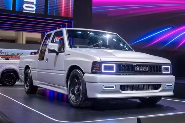 Đáng tiếc là hiện hãng xe Isuzu chưa công bố kế hoạch đưa mẫu bán tải Dragon Max ý tưởng này lên dây chuyền sản xuất thương mại.